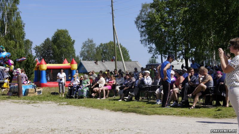 Пакшары и гости Пакшеньги на празднике День деревни 12 июля 2014 года